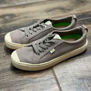Cariuma Unisex OCA Low Gray Canvas Sneaker,‎ W8.5/ M7